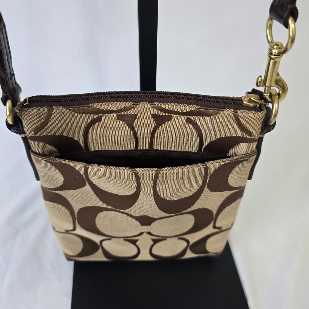Coach Signature Stripe Swingback Crossbody Bag C Logo Pattern & Central Stripe - Picture 8 of 16